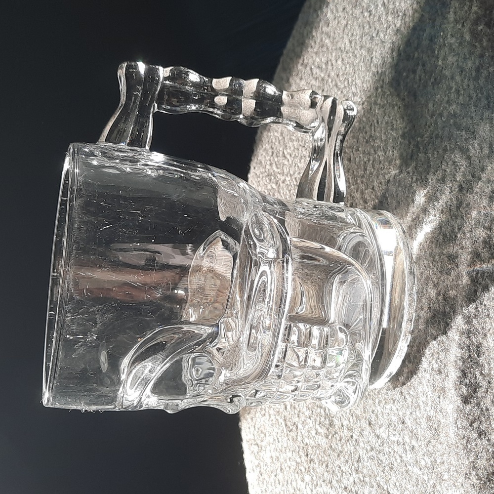 A Pair of Glass Skull Mugs - Picture 6 of 8